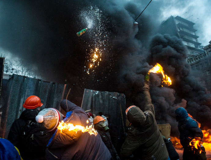 Protesters throw Molotov cocktails at police during clashes in the center of Kiev (AFP Photo)